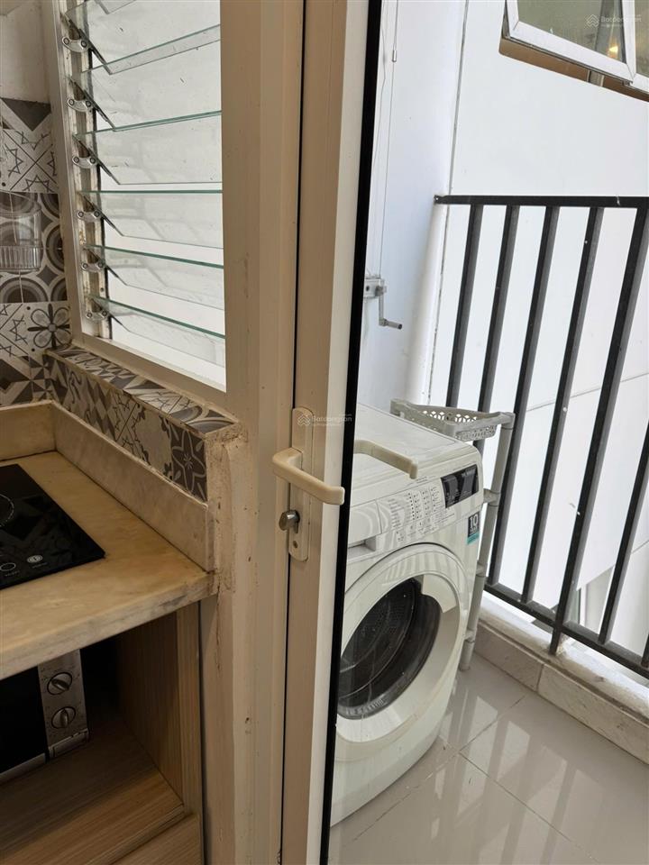 Giá tốt  nhà đủ nội thất đẹp thoáng  trống sẵn chỉ 15,5 triệu/tháng  0938 295 ***