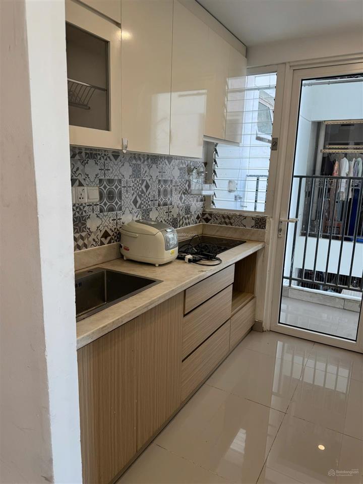 Giá tốt  nhà đủ nội thất đẹp thoáng  trống sẵn chỉ 15,5 triệu/tháng  0938 295 ***