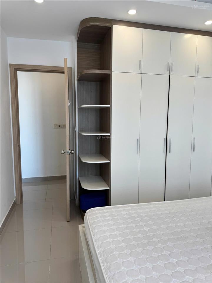 Giá tốt  nhà đủ nội thất đẹp thoáng  trống sẵn chỉ 15,5 triệu/tháng  0938 295 ***