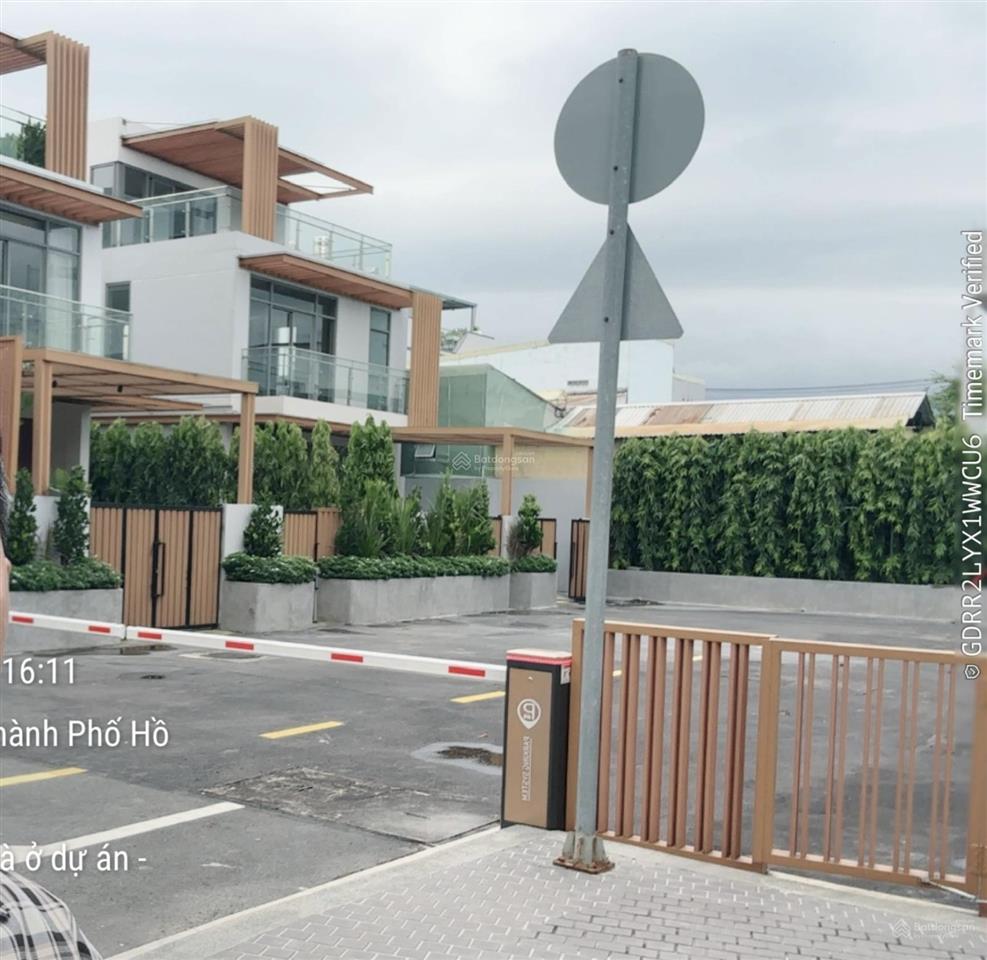 Biệt thự đơn lập quận thủ đức diện tích 10x20m  xây 3 tầng  đủ nội thất, giá đất 116.5 triệu/m2