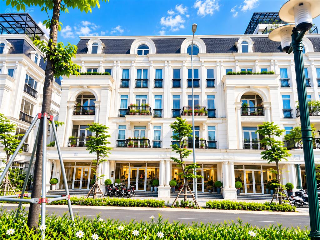 Hàng đẹp cần bán gấp! mặt đường lê quang đạo louis city đại mỗ!  0983 080 ***