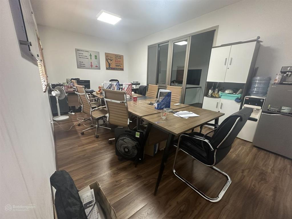 Cho thuê sàn văn phòng 200m2, 5 phòng setup sẵn + 1 phòng kho + 1 nhà vs riêng tại lương định của