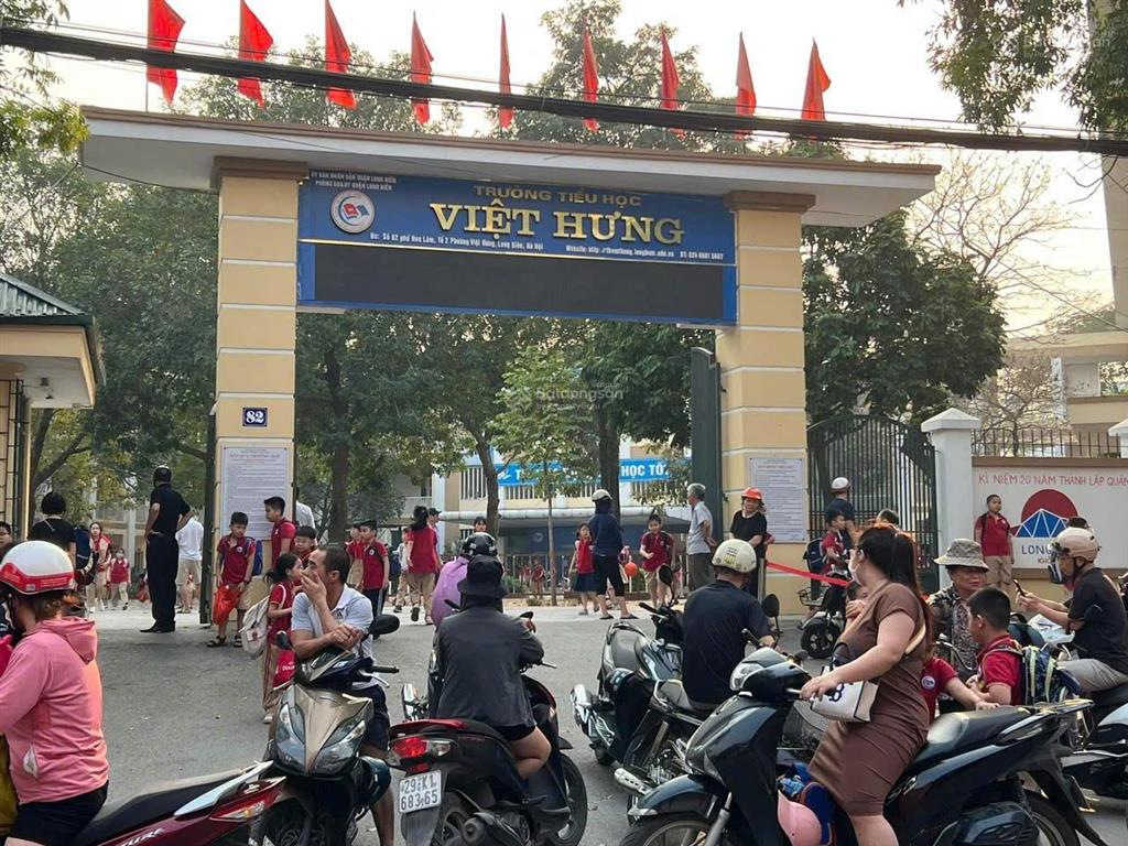 Chính chủ bán nhà đối diện trường tiểu học việt hưng  1 phút ra big c long biên