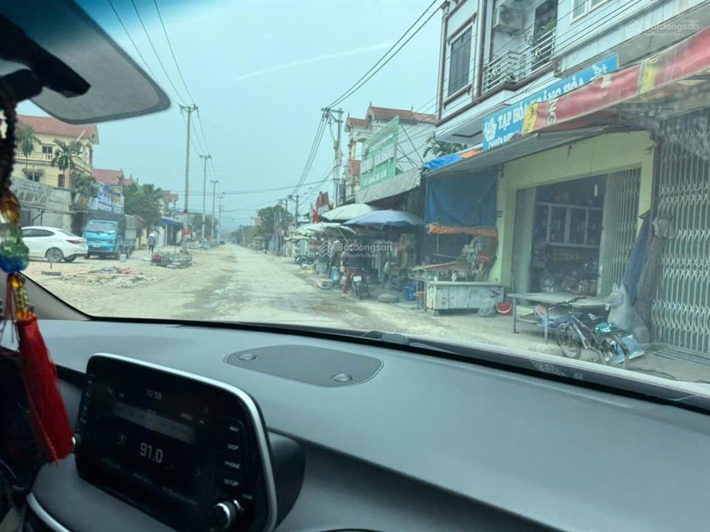 E sẵn nhiều lô đấu giá vài mới. hạ tầng đã ok. đường vào và chợ vài mới đã hình thành