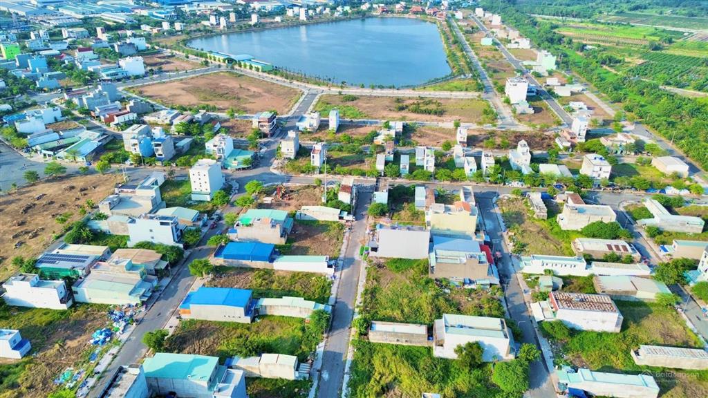 Kdc tân đô  chính chủ gửi bán gấp nền view hồ 105m2 thương lượng mạnh