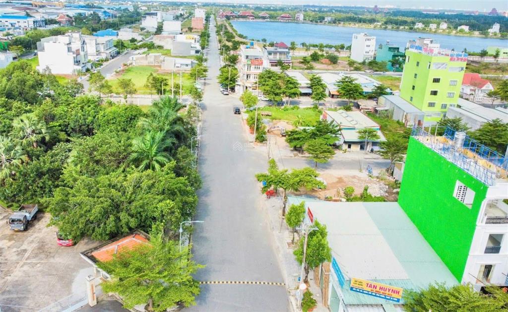 Kdc tân đô  chính chủ cắt lỗ 500 triệu cần bán gấp nền biệt thự view hồ 175m2