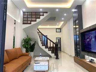 Bán nhà tây tựu , dt 66m2 , 4 tầng , mt 5m , giá 7,7 tỷ. ô tô 7 chỗ đỗ cửa. gara ô tô