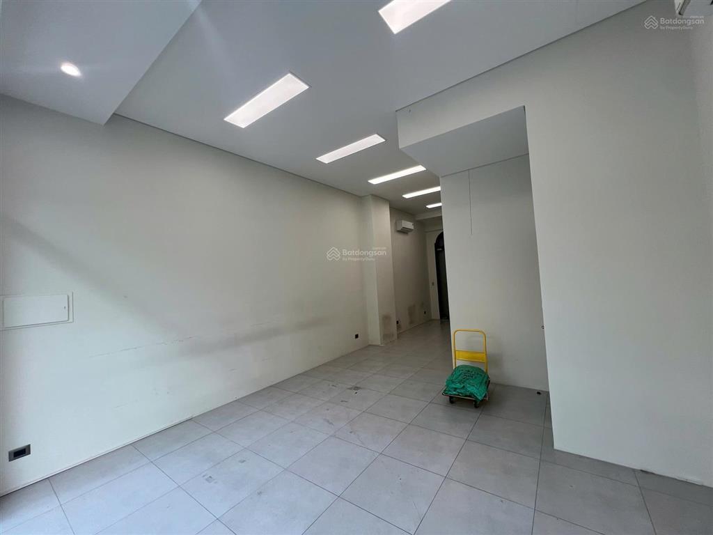 Chính chủ cho thuê tầng 1 giá 11 triệu/th  phù hợp làm văn phòng, showroom, kinh doanh, cửa hàng