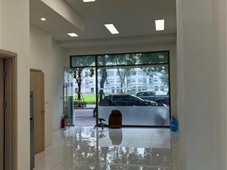 Chính chủ cho thuê tầng 1 giá 11 triệu/th  phù hợp làm văn phòng, showroom, kinh doanh, cửa hàng