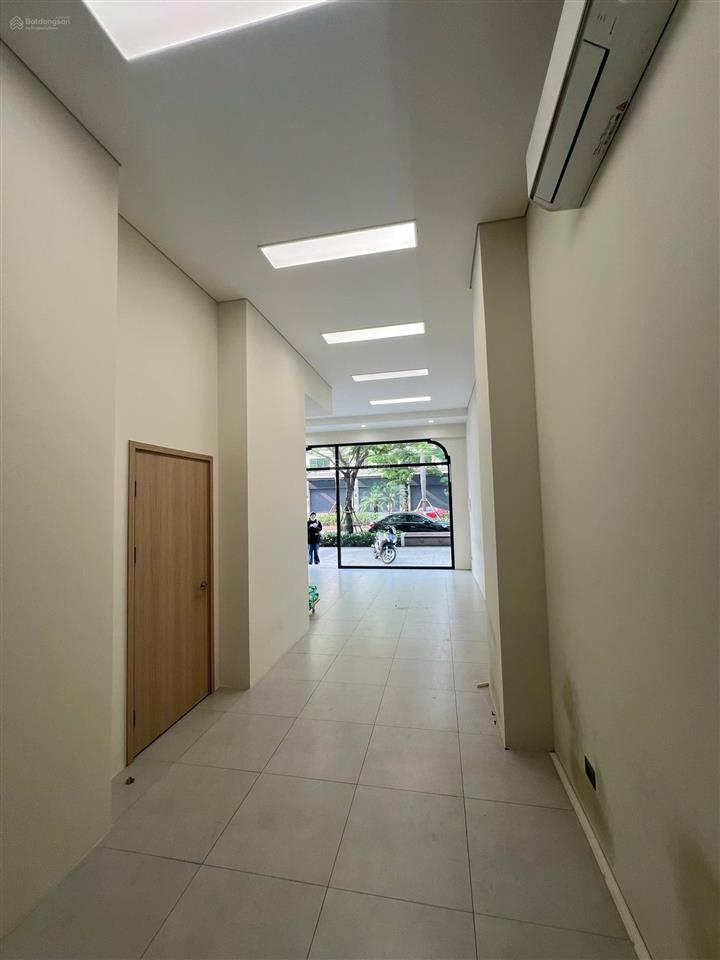 Chính chủ cho thuê tầng 1 giá 11 triệu/th  phù hợp làm văn phòng, showroom, kinh doanh, cửa hàng