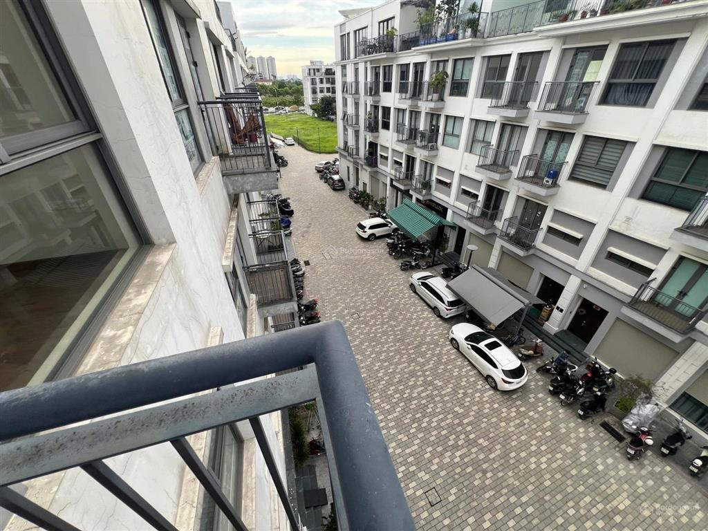 Chính chủ cho thuê văn phòng tầng 1  75m2. giá chỉ 11 triệu/tháng tại kđt the manor central park
