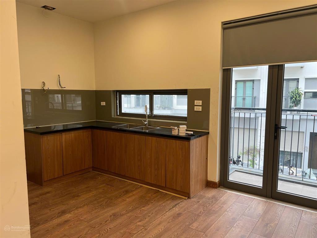 Chỉ 4 triệu/tháng thuê văn phòng 16m² gần thanh xuân. gửi oto xe máy miễn phí
