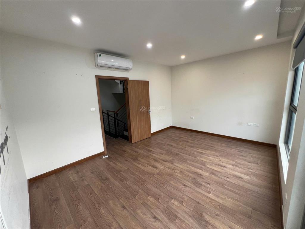 Chỉ 4 triệu/tháng thuê văn phòng 16m² gần thanh xuân. gửi oto xe máy miễn phí