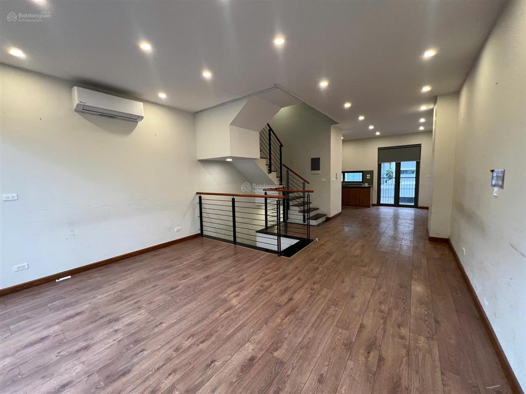 Chỉ 4 triệu/tháng thuê văn phòng 16m² gần thanh xuân. gửi oto xe máy miễn phí