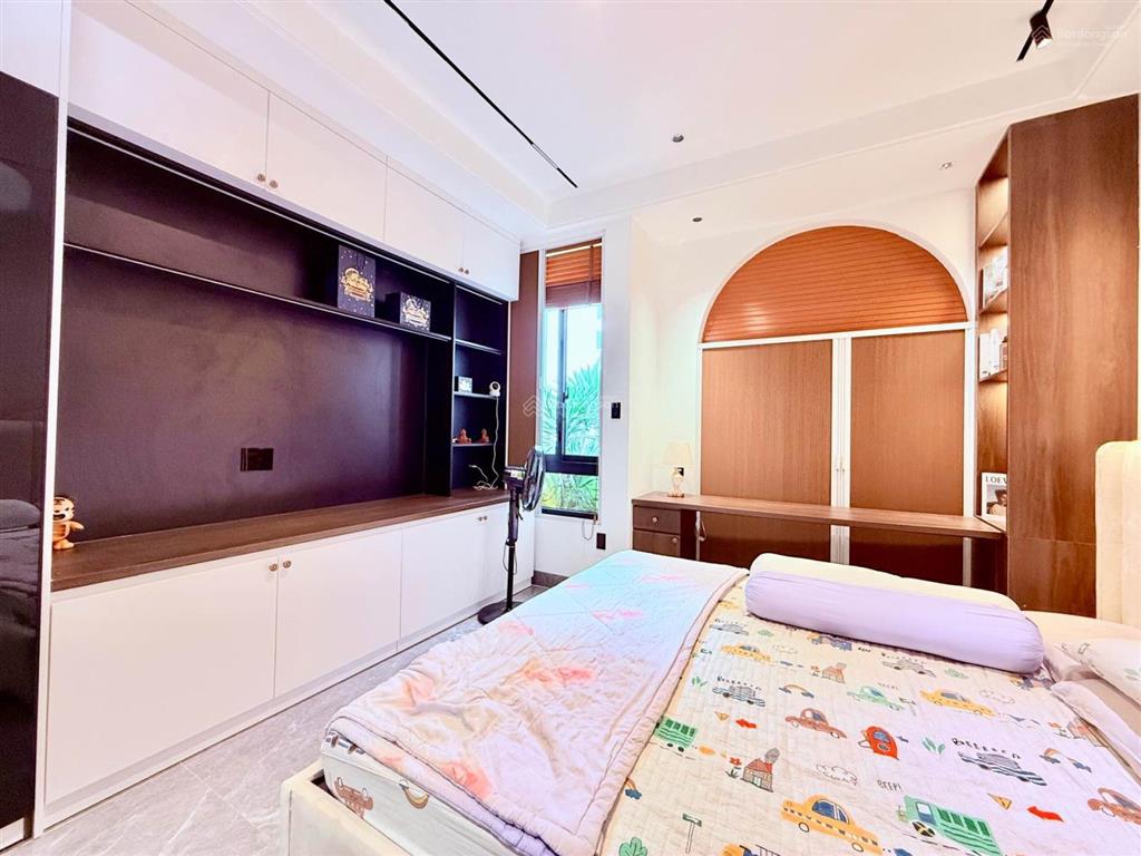 Bán nhà 62m2, 5 tầng thang máy, nội thất cao cấp, hẻm 8m, quang trung gò vấp, giá 13.5 tỷ