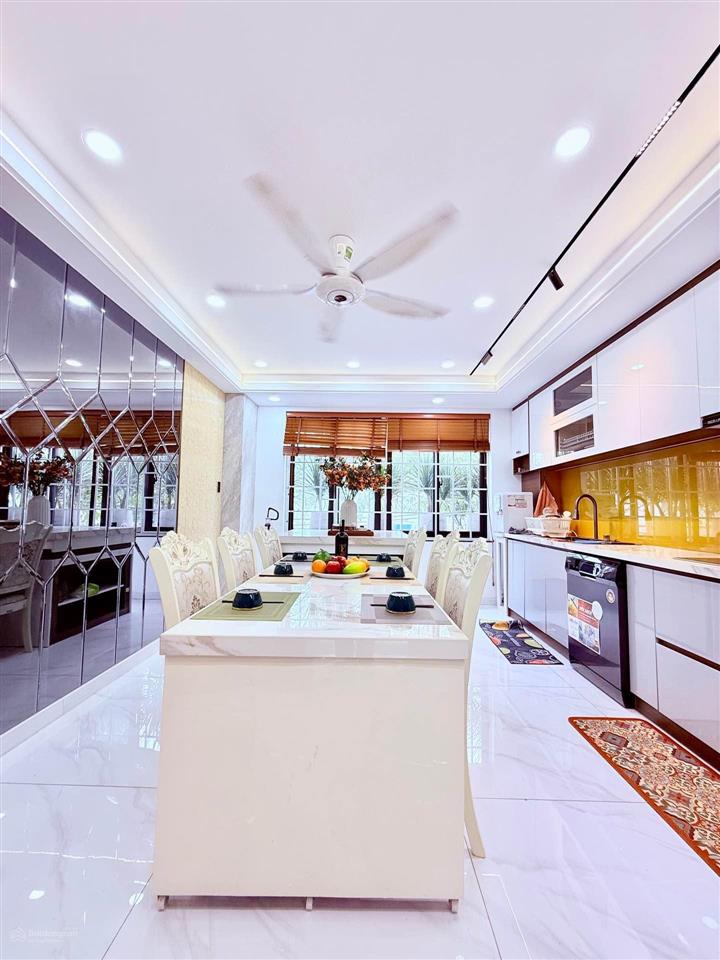 Bán nhà 62m2, 5 tầng thang máy, nội thất cao cấp, hẻm 8m, quang trung gò vấp, giá 13.5 tỷ