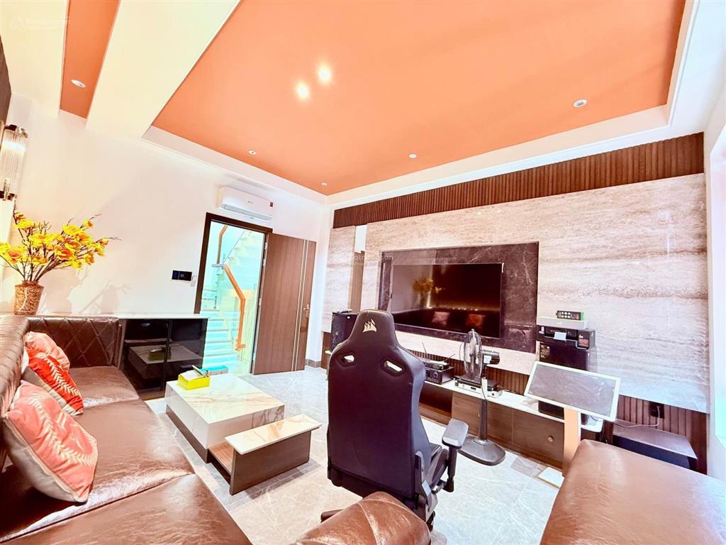 Bán nhà 62m2, 5 tầng thang máy, nội thất cao cấp, hẻm 8m, quang trung gò vấp, giá 13.5 tỷ