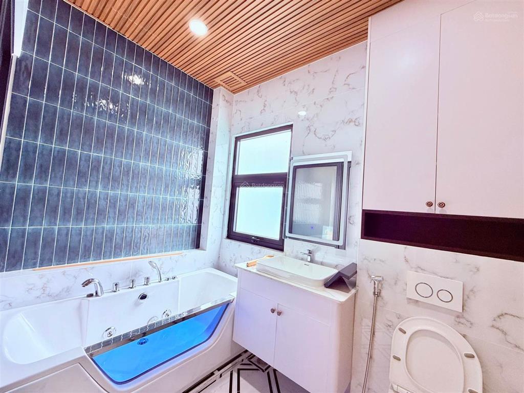Bán nhà 62m2, 5 tầng thang máy, nội thất cao cấp, hẻm 8m, quang trung gò vấp, giá 13.5 tỷ