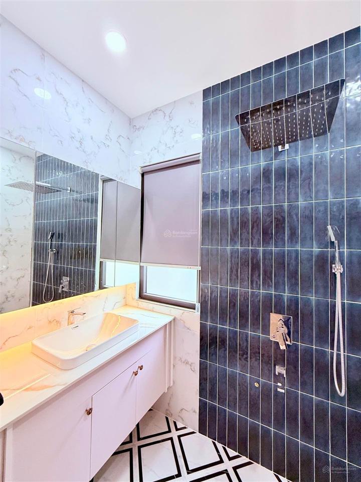 Bán nhà 62m2, 5 tầng thang máy, nội thất cao cấp, hẻm 8m, quang trung gò vấp, giá 13.5 tỷ