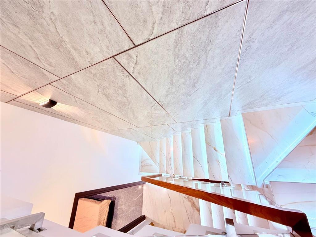 Bán nhà 62m2, 5 tầng thang máy, nội thất cao cấp, hẻm 8m, quang trung gò vấp, giá 13.5 tỷ