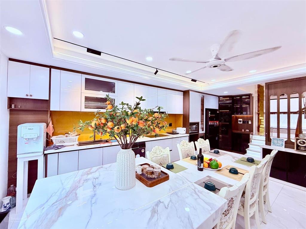 Bán nhà 62m2, 5 tầng thang máy, nội thất cao cấp, hẻm 8m, quang trung gò vấp, giá 13.5 tỷ