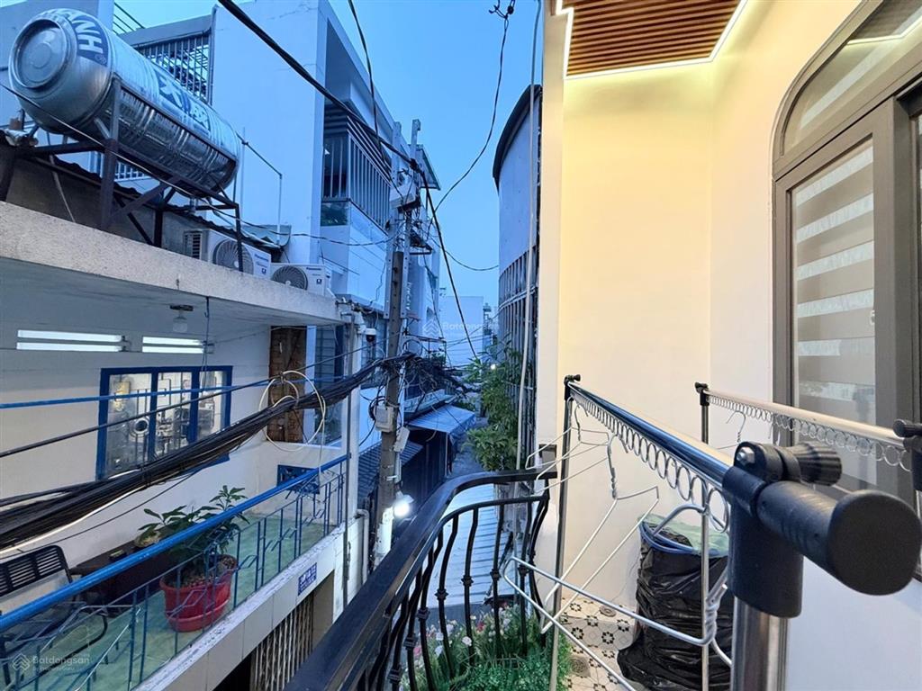 Thống nhất  gò vấp  nhà mới tặng nội thất 30m2 (3x10m) 2 tầng btct  4.55 tỷ