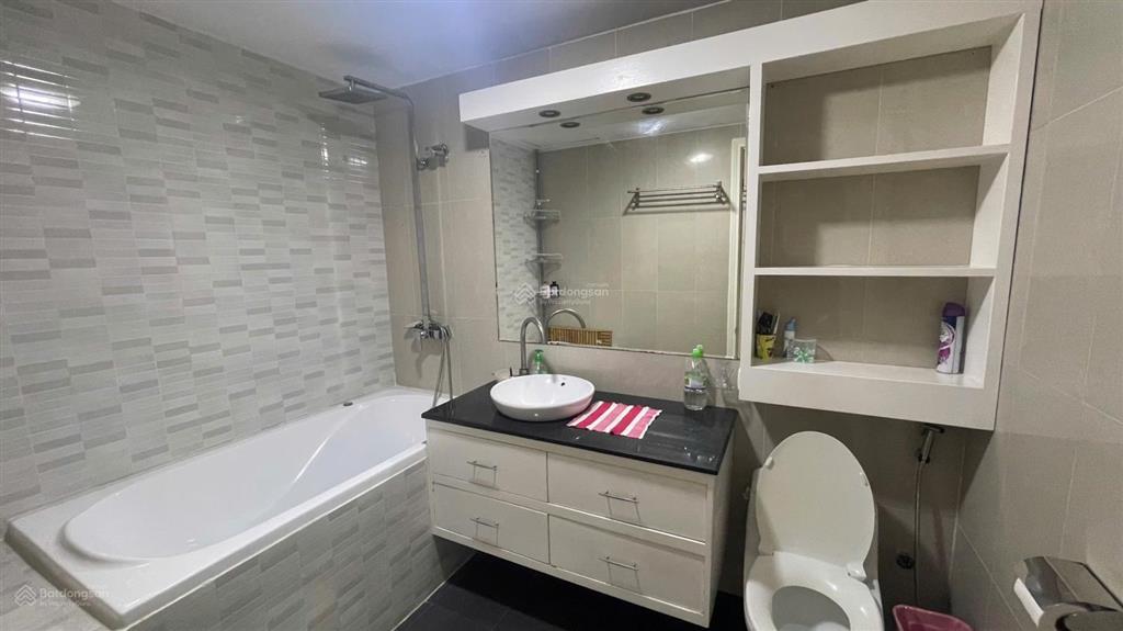 Bán cc tại chung cư 5 tầng, sổ hồng giá 3,68 tỷ, 78m2, 2pn, 2wc, hướng đông bắc