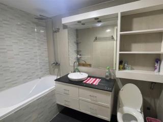 Bán cc tại chung cư 5 tầng, sổ hồng giá 3,68 tỷ, 78m2, 2pn, 2wc, hướng đông bắc