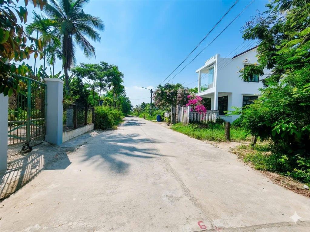 Đất cẩm kim  hội an giá chỉ nhỉnh 1 tỷ  trục chính  sổ sẵn