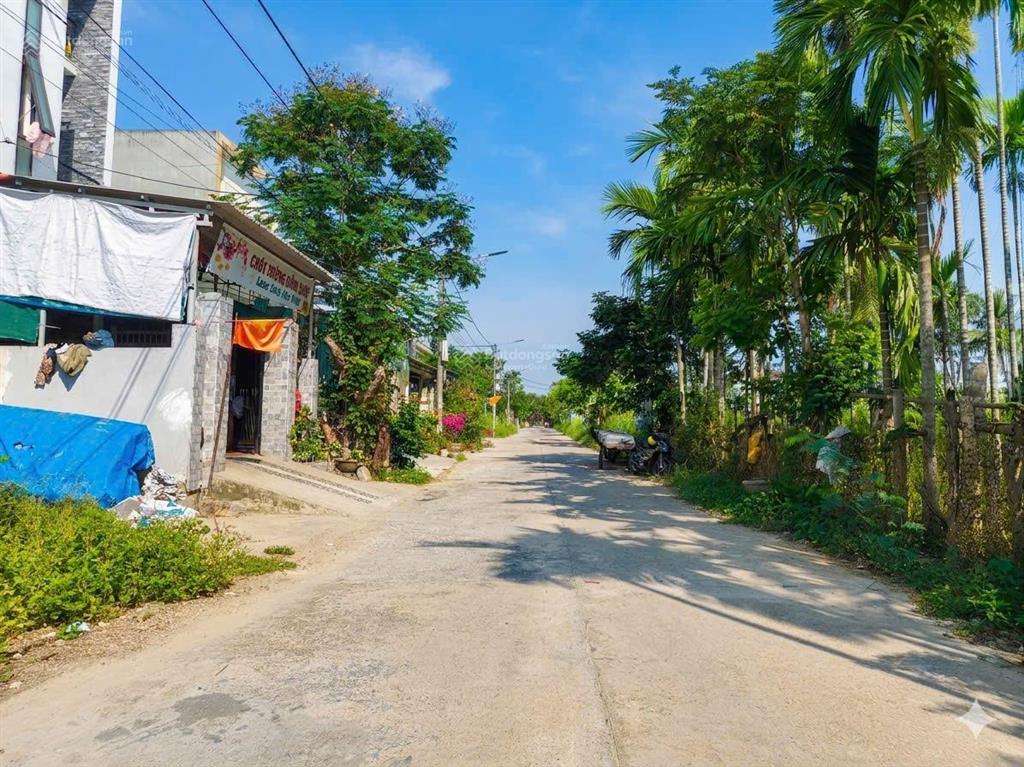 Đất cẩm kim  hội an giá chỉ nhỉnh 1 tỷ  trục chính  sổ sẵn