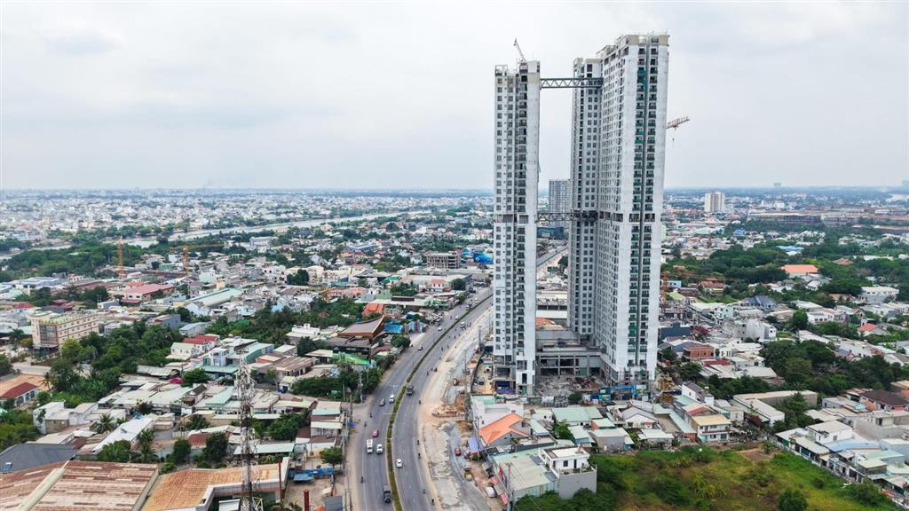Bán thấp hơn giá hợp đồng  căn góc 2pn2wc 75,3m2 the emerald 68 | view sông sg, sông vĩnh bình