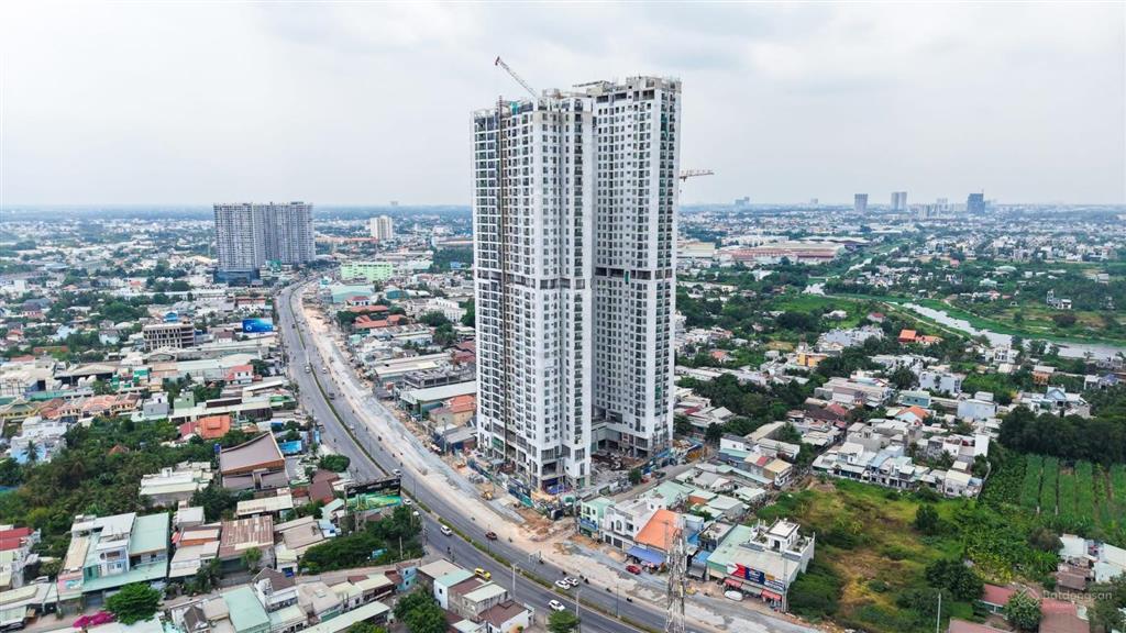 Bán thấp hơn giá hợp đồng  căn góc 2pn2wc 75,3m2 the emerald 68 | view sông sg, sông vĩnh bình