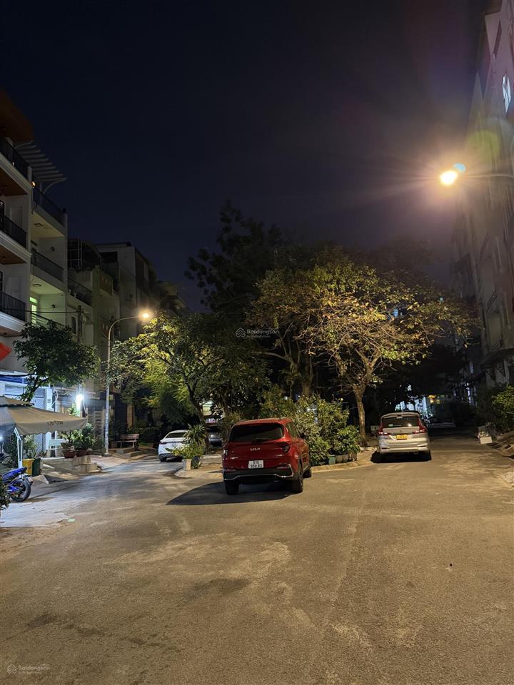 Mua đất tặng nhà đường chợ lớn quận 6  40m2 ngang gần 4.8m nở hậu có sân đậu ô tô chỉ 6.2 tỷ