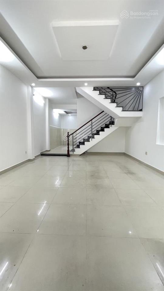 Gi.ảm 400 triệu  chỉ nhỉnh 6 tỷ  trường chinh 61m2 3 tầng mái đúc  hẻm xe hơi vài căn ra mt