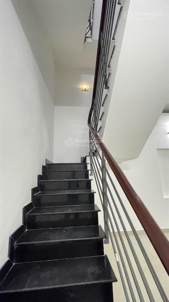 Gi.ảm 400 triệu  chỉ nhỉnh 6 tỷ  trường chinh 61m2 3 tầng mái đúc  hẻm xe hơi vài căn ra mt