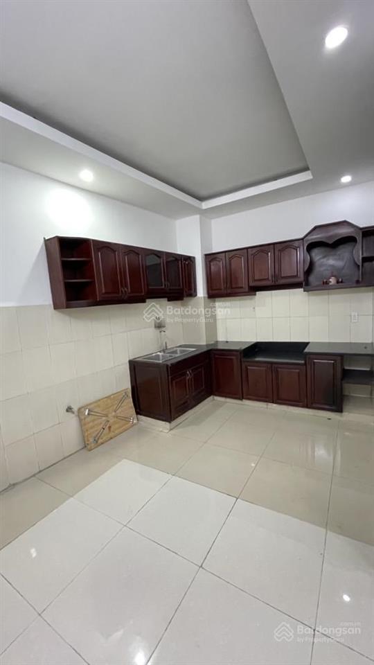 Gi.ảm 400 triệu  chỉ nhỉnh 6 tỷ  trường chinh 61m2 3 tầng mái đúc  hẻm xe hơi vài căn ra mt
