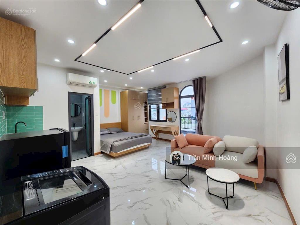 Cho thuê căn hộ full nội thất ban công 40m2 máy giặt riêng gần ngã tư hàng xanh ở đinh bộ lĩnh