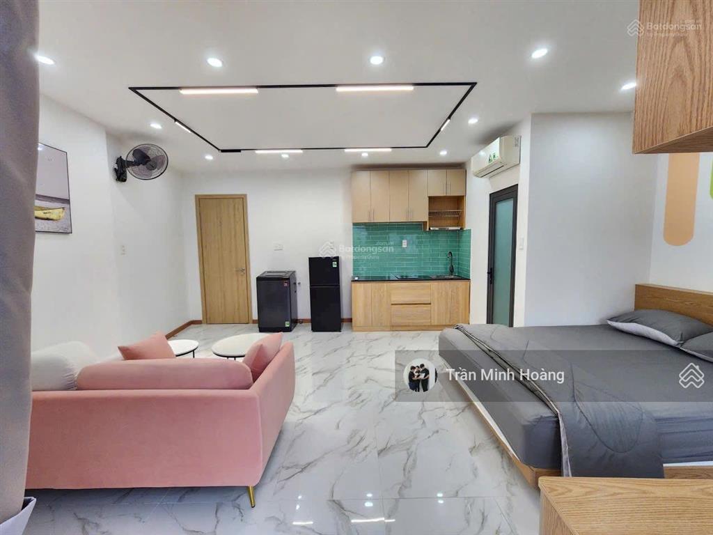 Cho thuê căn hộ full nội thất ban công 40m2 máy giặt riêng gần ngã tư hàng xanh ở đinh bộ lĩnh