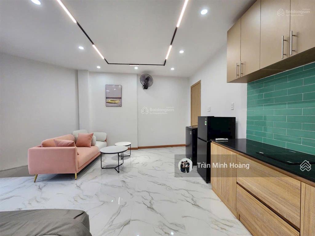 Cho thuê căn hộ full nội thất ban công 40m2 máy giặt riêng gần ngã tư hàng xanh ở đinh bộ lĩnh