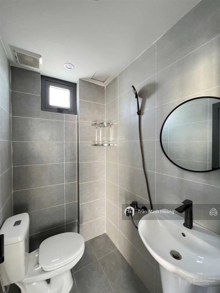 Cho thuê căn hộ full nội thất ban công 40m2 máy giặt riêng gần ngã tư hàng xanh ở đinh bộ lĩnh