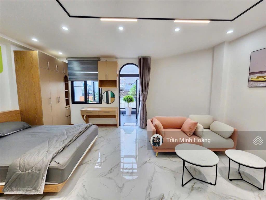 Cho thuê căn hộ full nội thất ban công 40m2 máy giặt riêng gần ngã tư hàng xanh ở đinh bộ lĩnh
