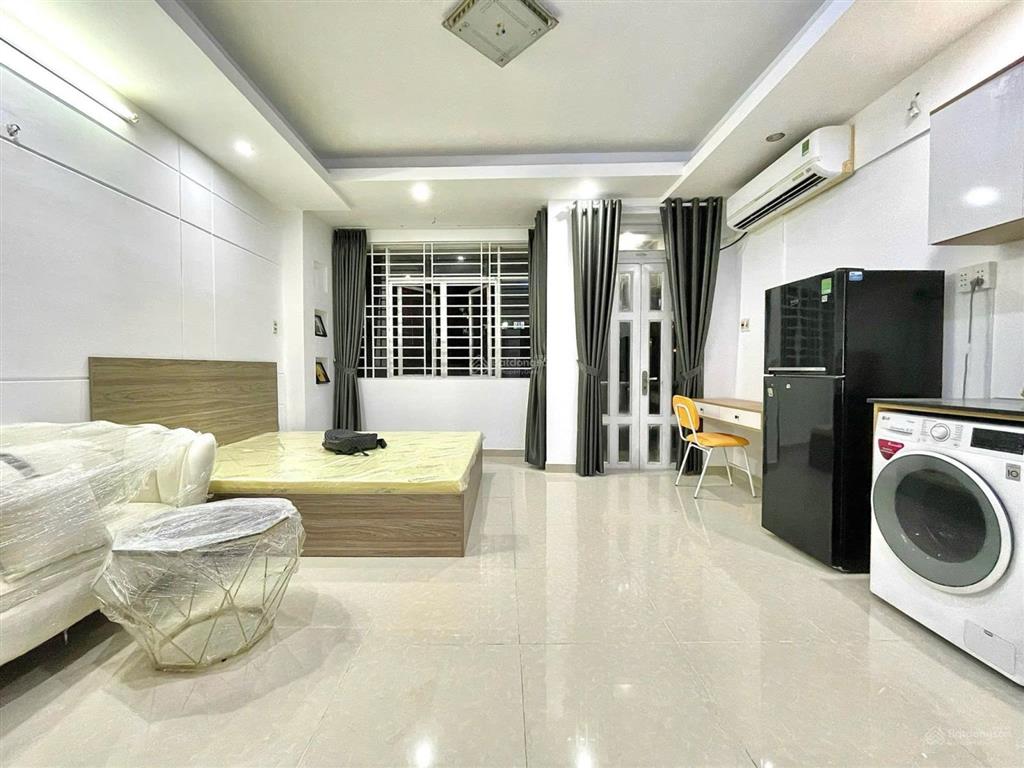 Căn hộ dịch vụ 40m2 ban công, máy giặt riêng, full nội thất gần q1, hàng xanh ngay chợ bà chiểu