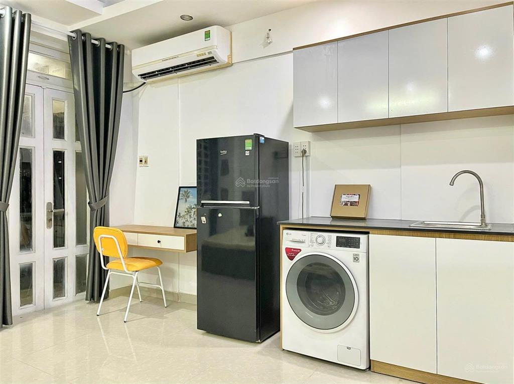Căn hộ dịch vụ 40m2 ban công, máy giặt riêng, full nội thất gần q1, hàng xanh ngay chợ bà chiểu