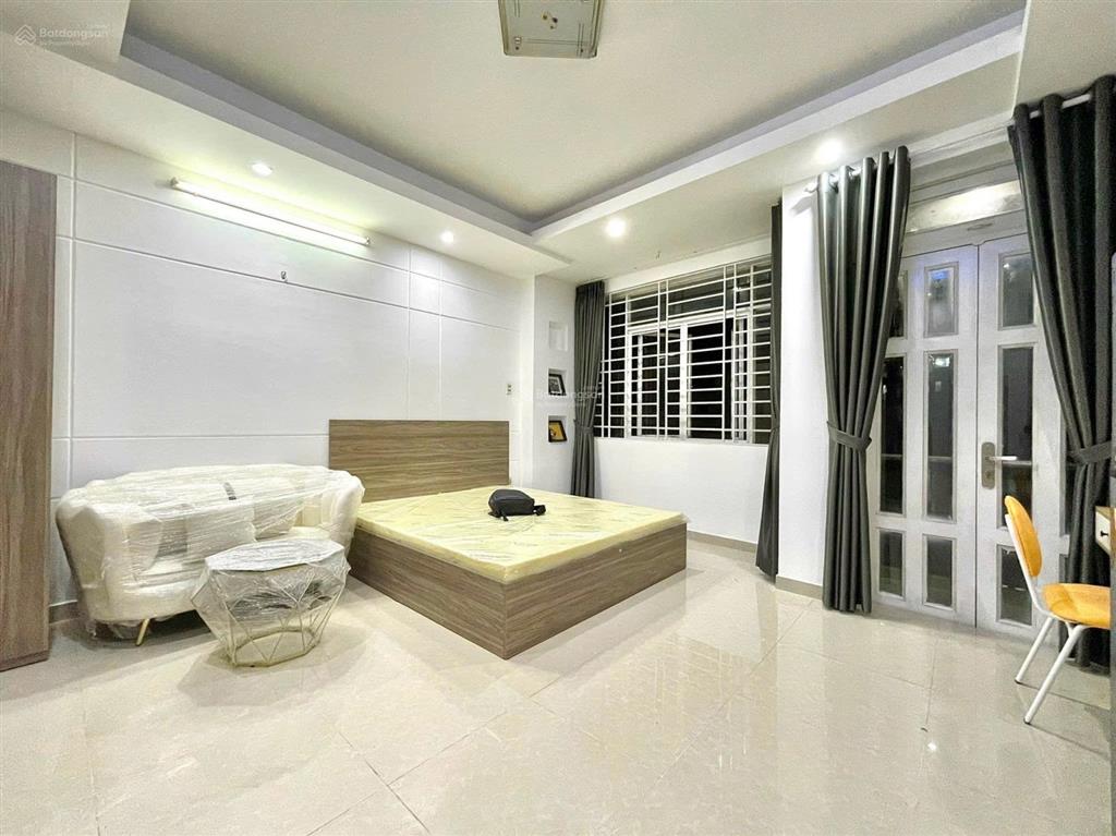 Căn hộ dịch vụ 40m2 ban công, máy giặt riêng, full nội thất gần q1, hàng xanh ngay chợ bà chiểu