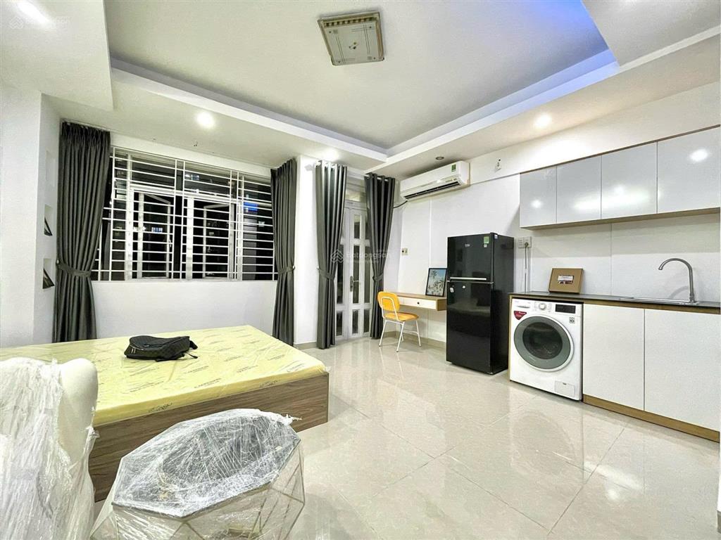 Căn hộ dịch vụ 40m2 ban công, máy giặt riêng, full nội thất gần q1, hàng xanh ngay chợ bà chiểu