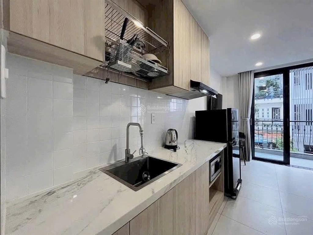 Căn hộ dịch vụ 38m2 ban công full nội thất khu phan xích long gần q1, q3 đường nguyễn công hoan