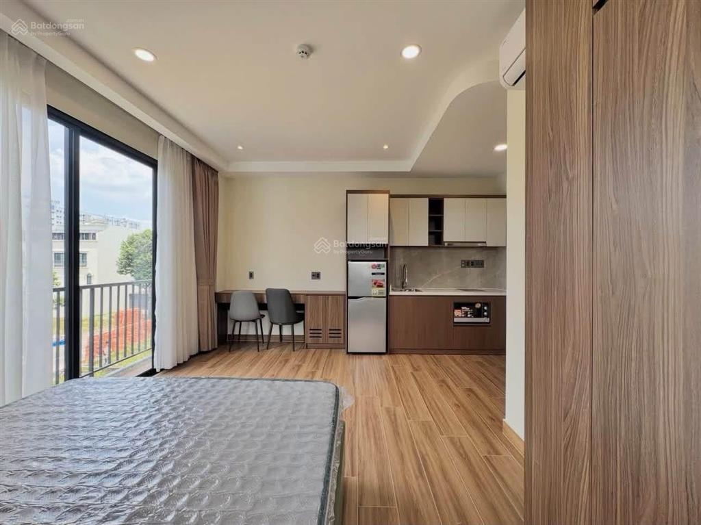 Cho thuê căn hộ 30m2 ban công, full nội thất gần học viện cán bộ, ngã tư hàng xanh, hutech, ftu