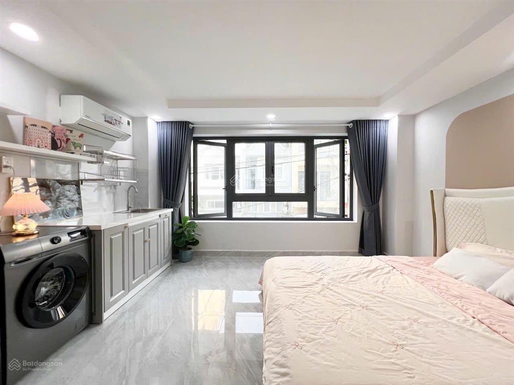 Cho thuê phòng trọ 30m2 máy giặt riêng, full nội thất, cửa sổ lớn khu phan xích long gần q1, q3