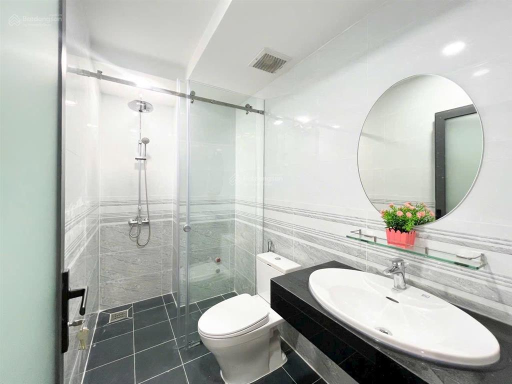 Cho thuê phòng trọ 30m2 máy giặt riêng, full nội thất, cửa sổ lớn khu phan xích long gần q1, q3