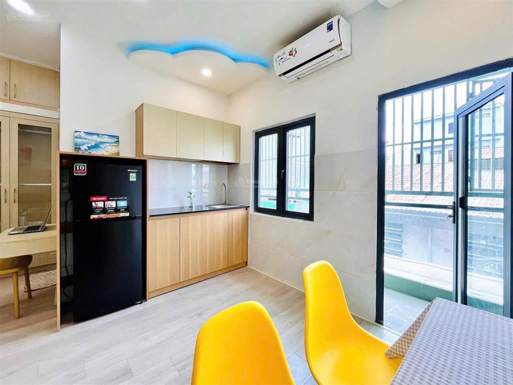 Phòng trọ 30m2 ban công full nội thất, gần phan xích long đường nhiêu tứ tiện đi q1, q3